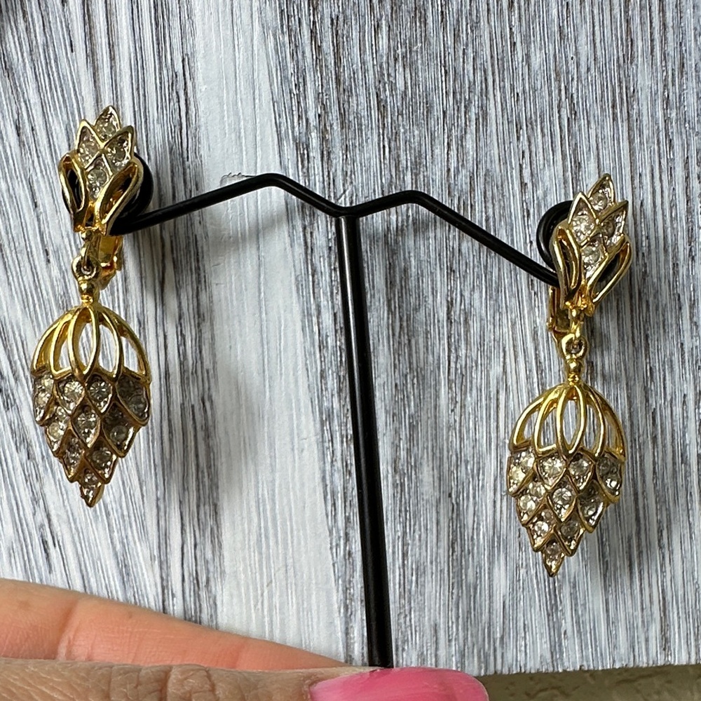 Vintage clip on Gold Tone Pinecone Drop Earrings - Women Jewelry
